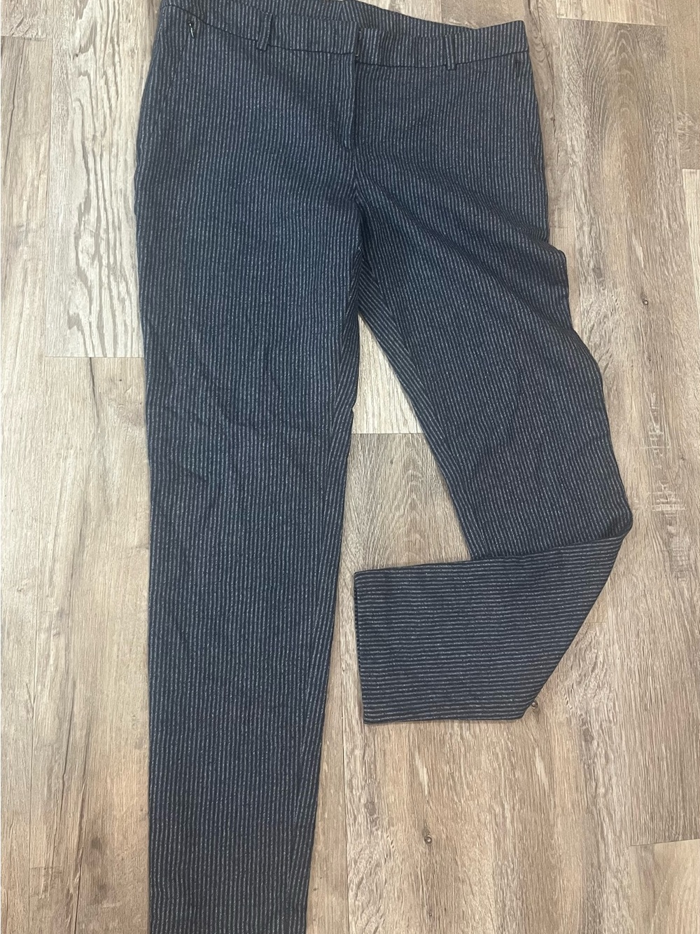 Stunning 100% wool AKRIS designer pants